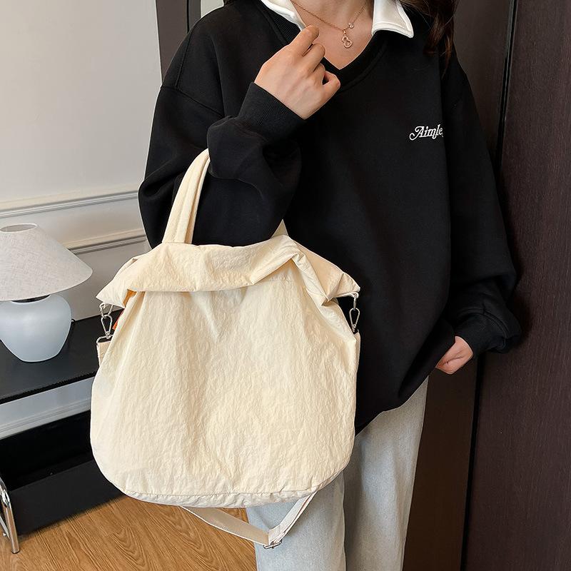 A Large-capacity Commuting Single-shoulder Bag That Is Fashionable, Versatile and Simple, Carrying A Crossbody Bag
