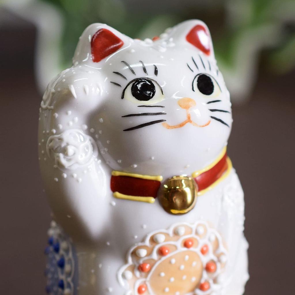Kutani Beckoning Gold Coin and White Relief Ware, Right-handed Cat, Design, N-007F