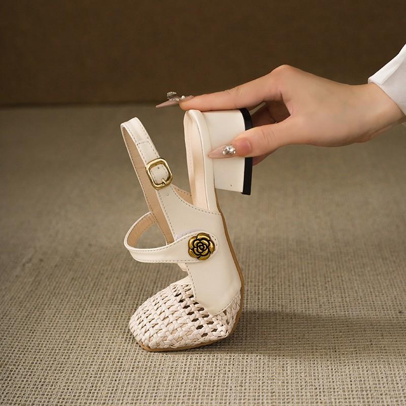 Internet Celebrities with the Same Versatile Niche Square Head Woven Camellia Sandals Women's Summer French Retro Thick Heel Bag Head Sandals