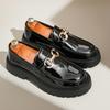 Mode Tjock Sula Herr Penny Loafers Slip-On Affärsskor för Gentleman Metallspänne Formella Svarta Glansiga Skor
