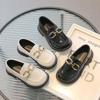 Chaussures en cuir pour filles, nouvelle collection printemps 2024, mode enfant, style britannique, mocassins classiques décontractés à boucle, noir brillant, respirants, à enfiler, en PU