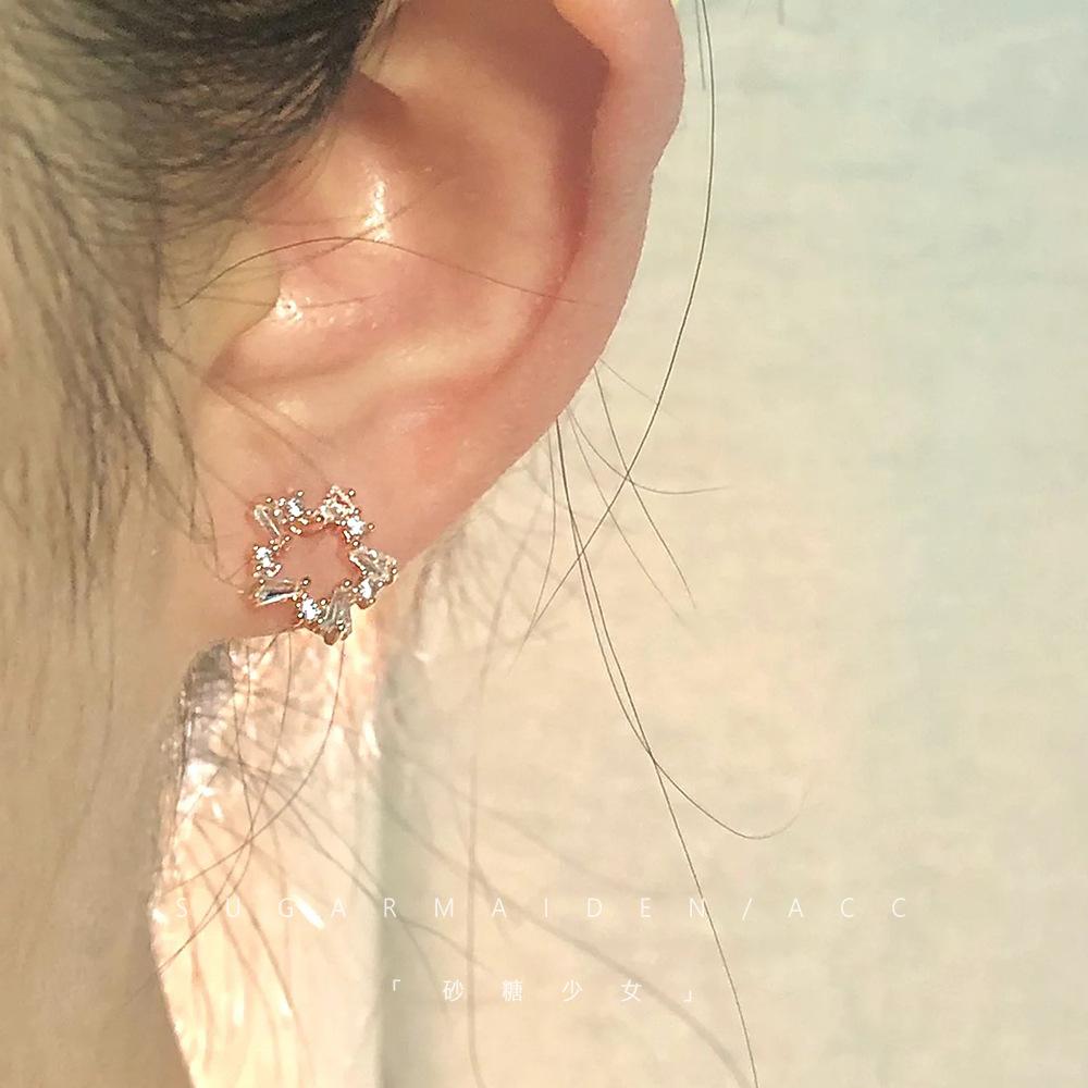 

Sweet starlight little niche design sense hollow star stud earrings sweet pink earrings versatile five-pointed star earrings
