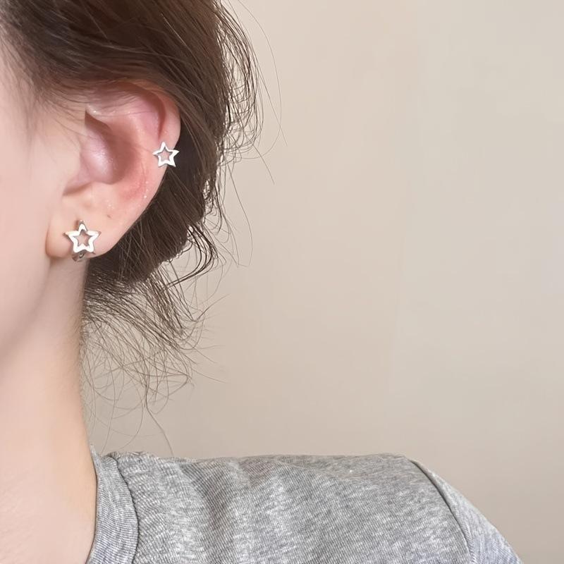 Presilha de orelha simples em forma de estrela de cinco pontas vazada, clipe de cartilagem da orelha, sensação de nicho, fresca e doce, brincos cool, pequeno clipe de cartilagem da orelha.