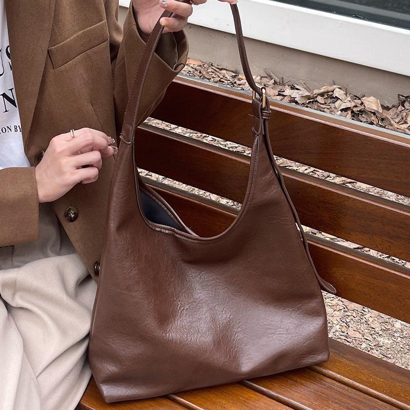 Large Capacity New Tote Bag Women Simplicity Soft Leather Shoulder Bags Lady Vintage Lightweight Commute Versatile Messenger Bag