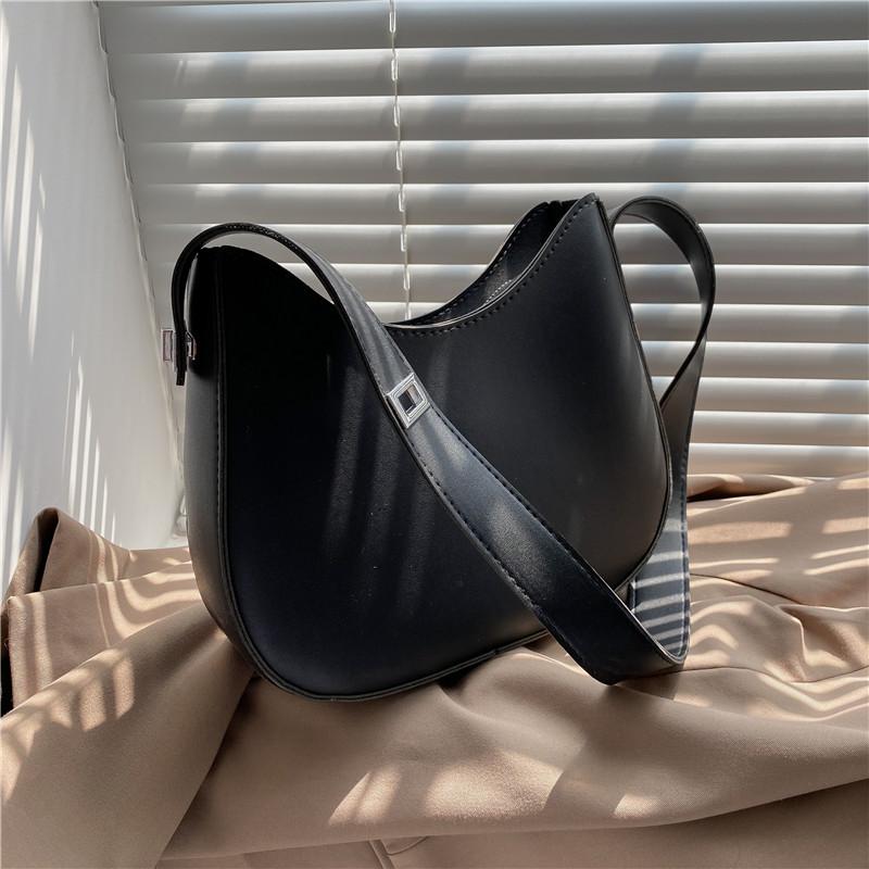 Urban simple fashion soft face women's bag autumn new temperament retro Harajuku shoulder bag