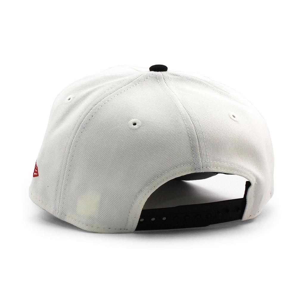 New Era 9FORTY Chicago Bulls NBA 6X Champions Grey Bottom Snapback Colored Side EU A-Frame Cap, Cream, Brim, Patch, 940AF, Exclusive, A-Frame [Used]