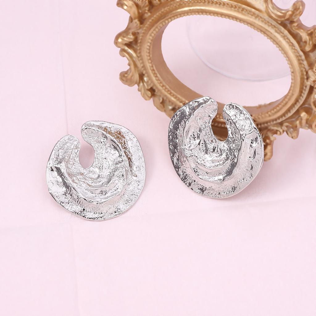 Light luxury new concave and convex texture irregular pleated geometric round stud earrings star trend catwalk model