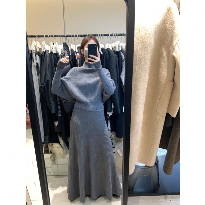 

Elegant Autumn/Winter Knit Top & Long Skirt Set - Women s Fashion Two-Piece M