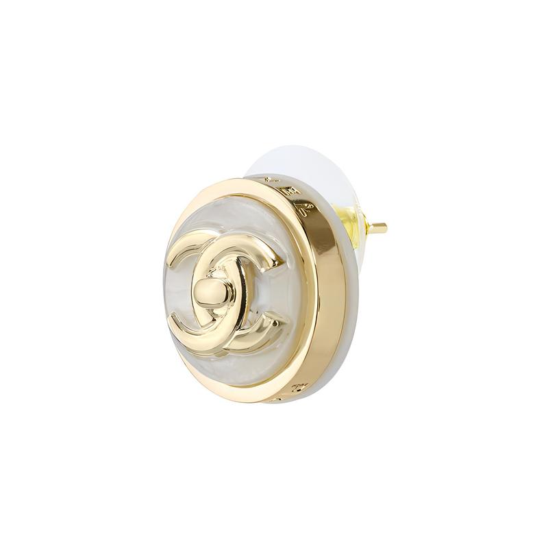 CHANEL Fashionable and Exquisite Trend Gold-plated Stud Earrings Women's Gold