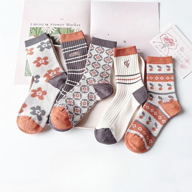 5 Pairs of Women's Autumn and Winter Warm Trend Embroidery Cylinder Stack Socks