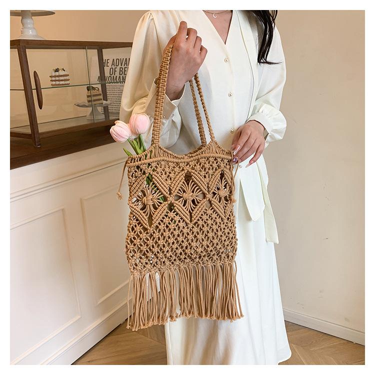 Woven Bags New Spring Popular Tassel Shoulder Bags Large Capacity Tote Bags Holiday Straw Bags