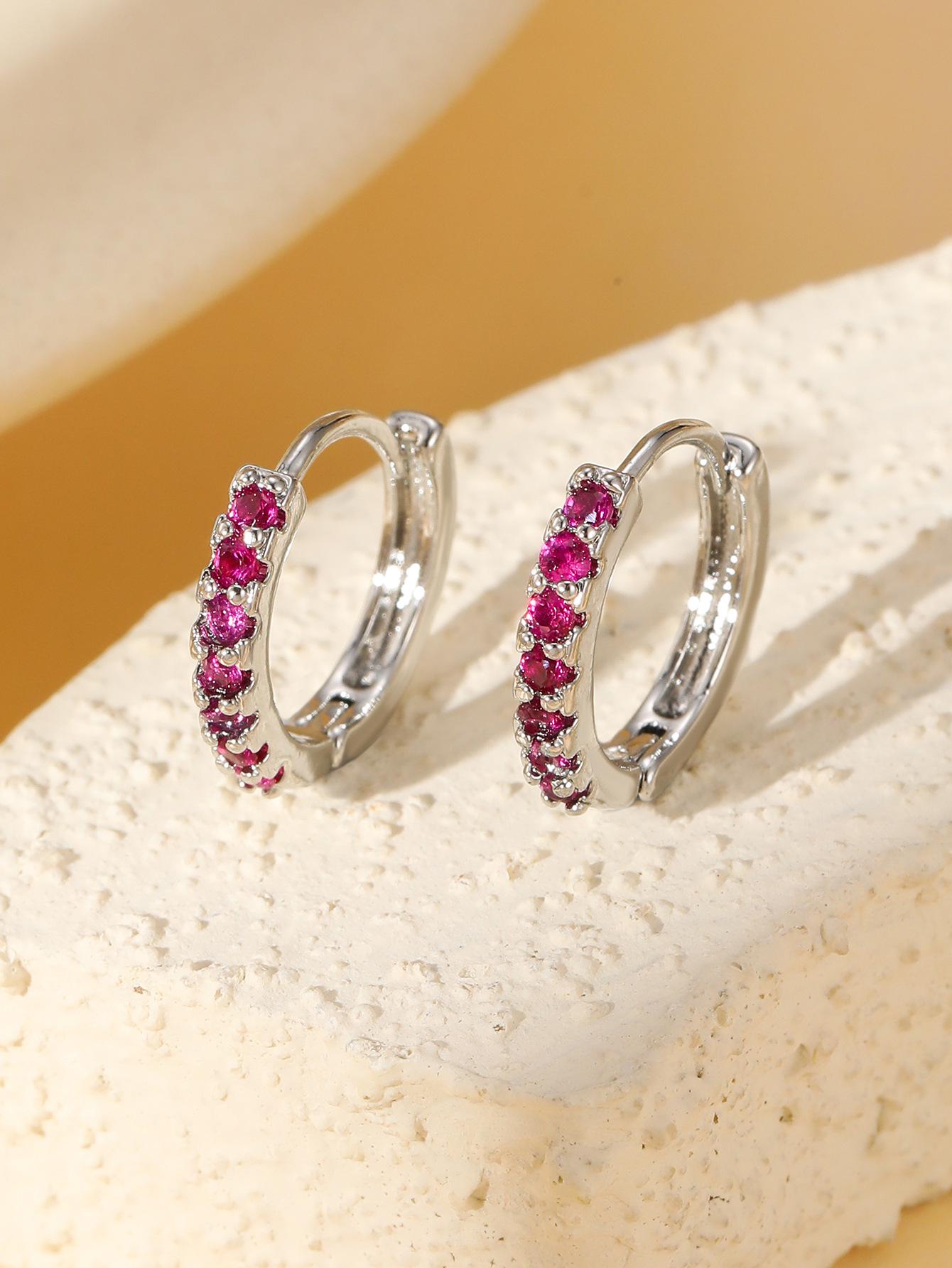 Минималистичные серьги-кольца с цирконом с медным покрытием