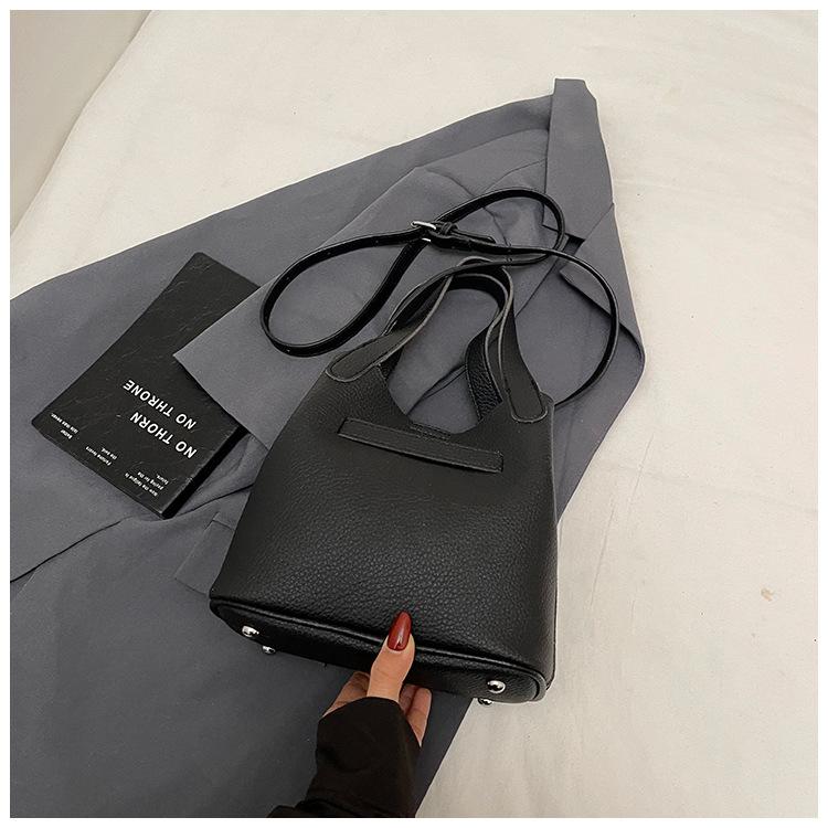 Fashion Small Bag Women's 2025 New Summer Versatile Messenger Bag Popular Handbag Bucket Bag