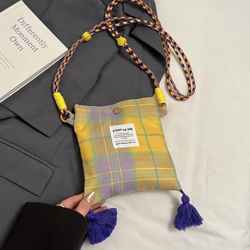

2025 spring new retro literary and artistic color plaid niche design mobile phone bag mini messenger small bag fringed bag