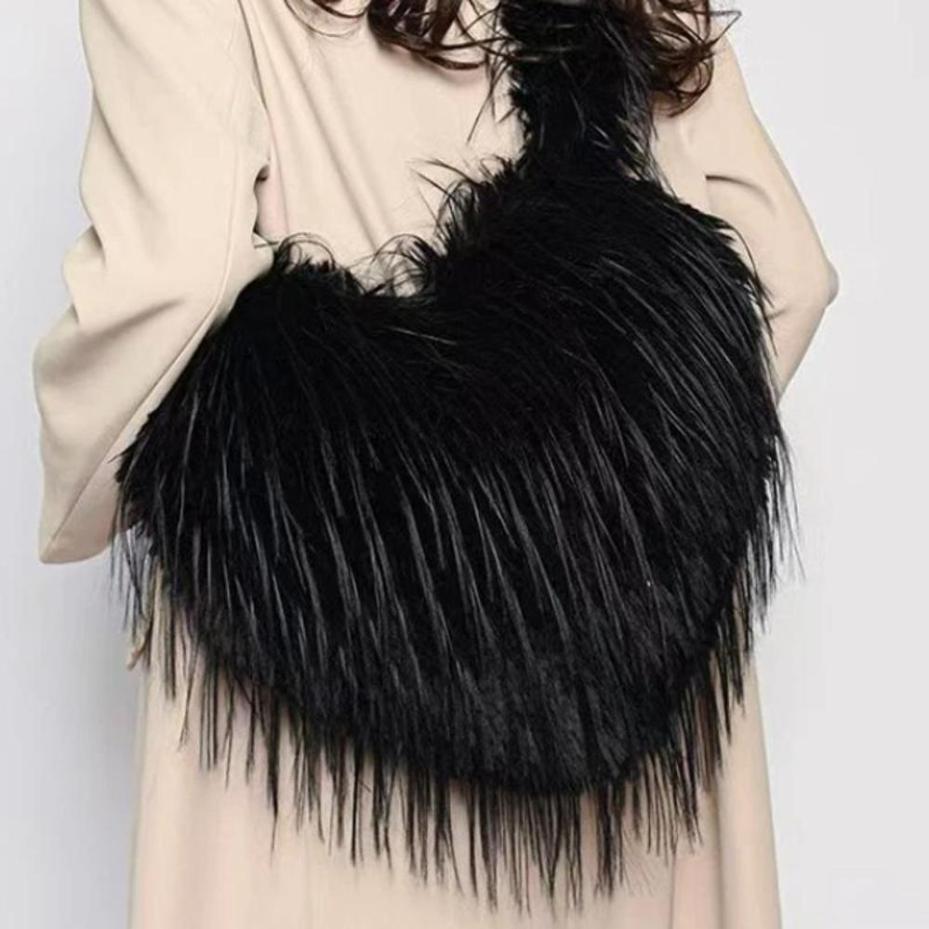 Fashion Artificial Fur Messenger Bag Autumn And Winter Personality Heart Shoulder Bag Girl Ladies Party Banquet Bags Woman New