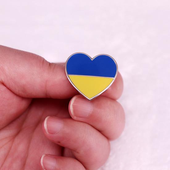 Flag of Ukraine Heart Badge Metal Button Badge Heart Shape Brooch Lapel Pins Clothing Accessories for Jacket Hat Bag