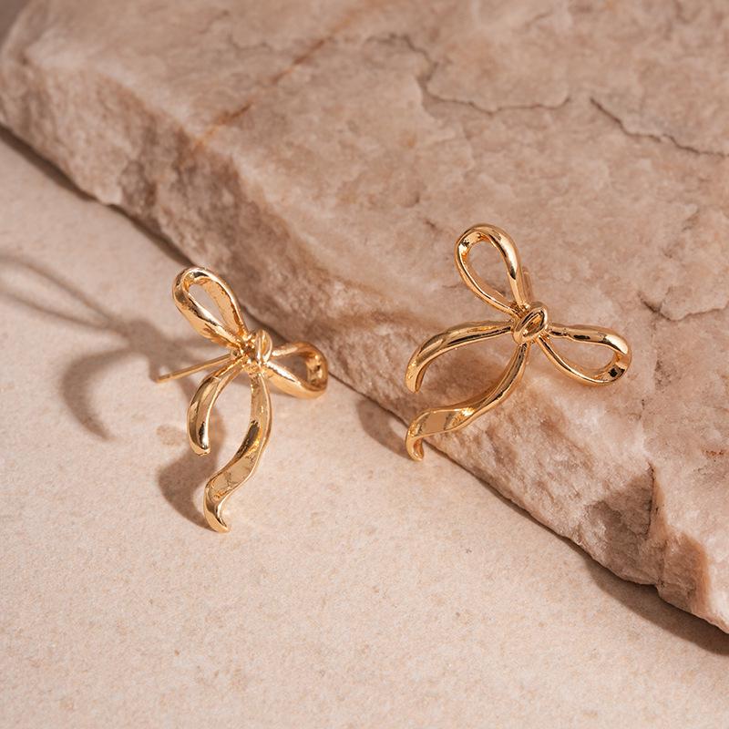 Silver Needle Geometric Openwork Round Pendant Earrings with European and American Exaggerated Style for Women.