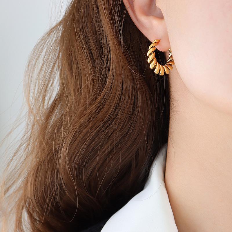 Trendy Ribbed C-Shaped Brass Earrings for Women | Versatile Fashionable Design
