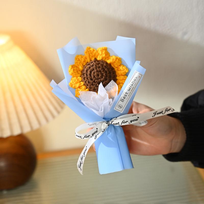 

Mini Handmade Yarn Flower Bouquet Crochet Heart Bouquet Valentine S Day Mother S Day Romantic Gift Desktop Decoration A18