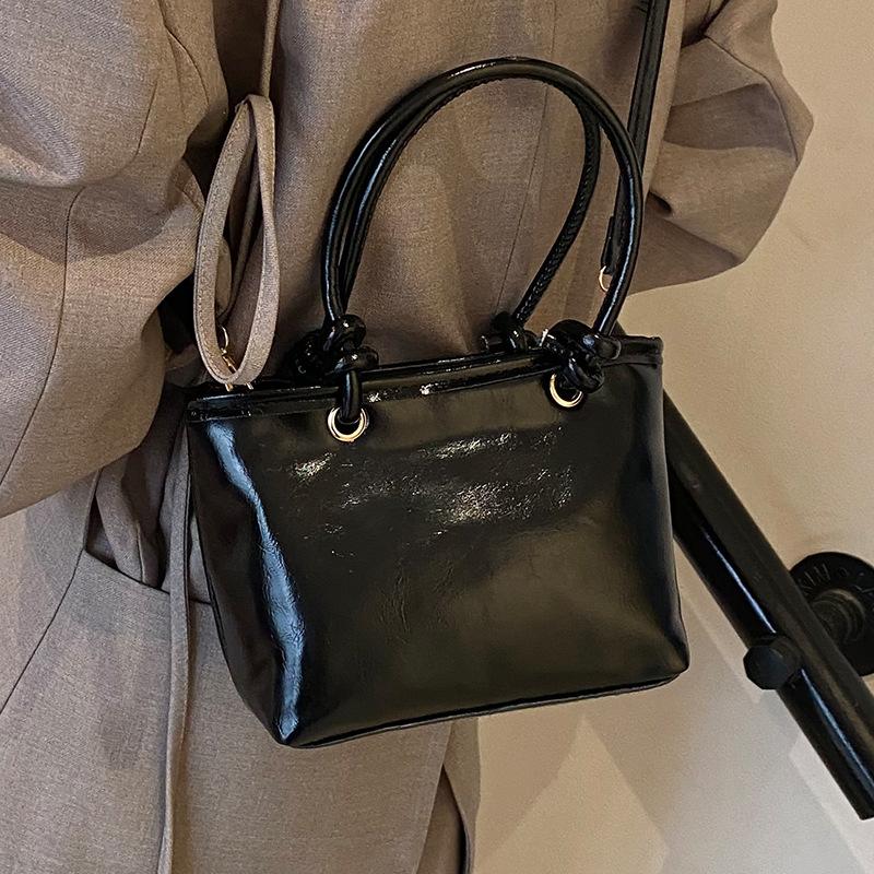 Premium Maillard Bag Women's New Red Wedding Bags Fashion Hand Carrying One Shoulder Crossbody Bucket Bag