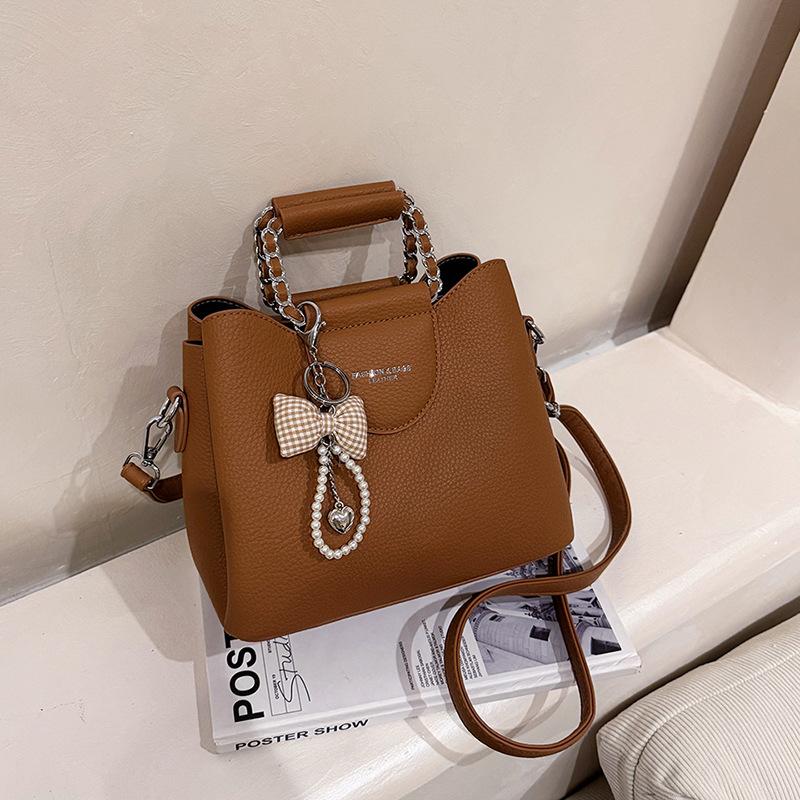 The New Women's Bag Is Fashionable and Trendy, and the Hand-held One-shoulder Oblique Span Tote Bag Is Fashionable.
