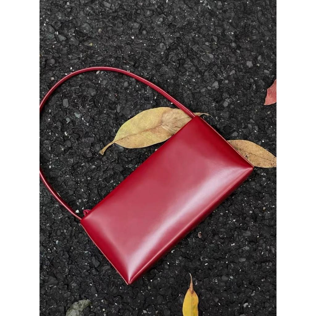 IELGY High-End Baguette Underarm Bag Niche Design Shoulder Messenger Bag Simple Fashion Red Wedding Bag