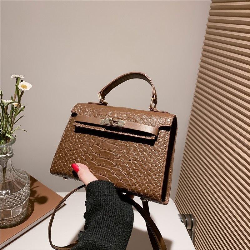 Stylish Vintage Small Crossbody Bag For Women In Black Brown White And Red Colors коричневый