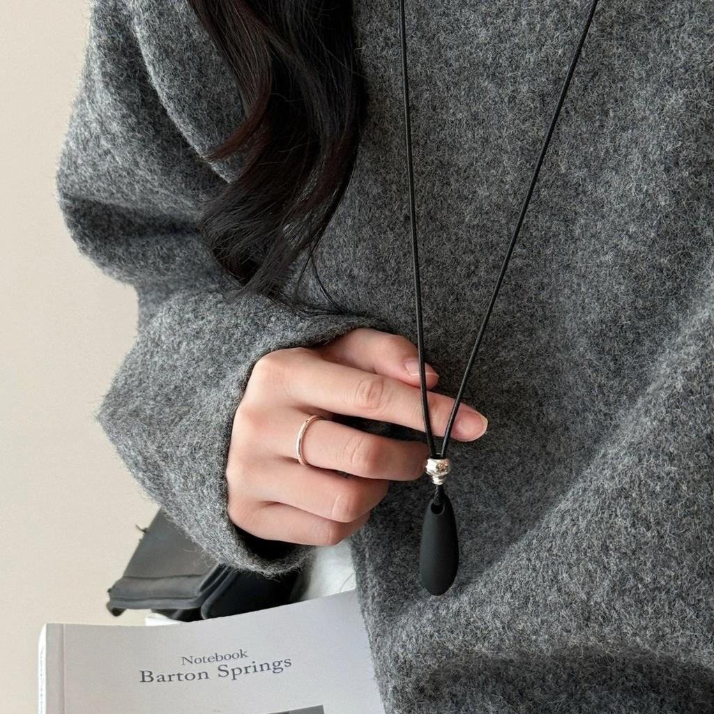 Waterdrop Shaped Necklace for Women and Girls, Simple Black Rope Adjustable Long Chain Fashion Accessory