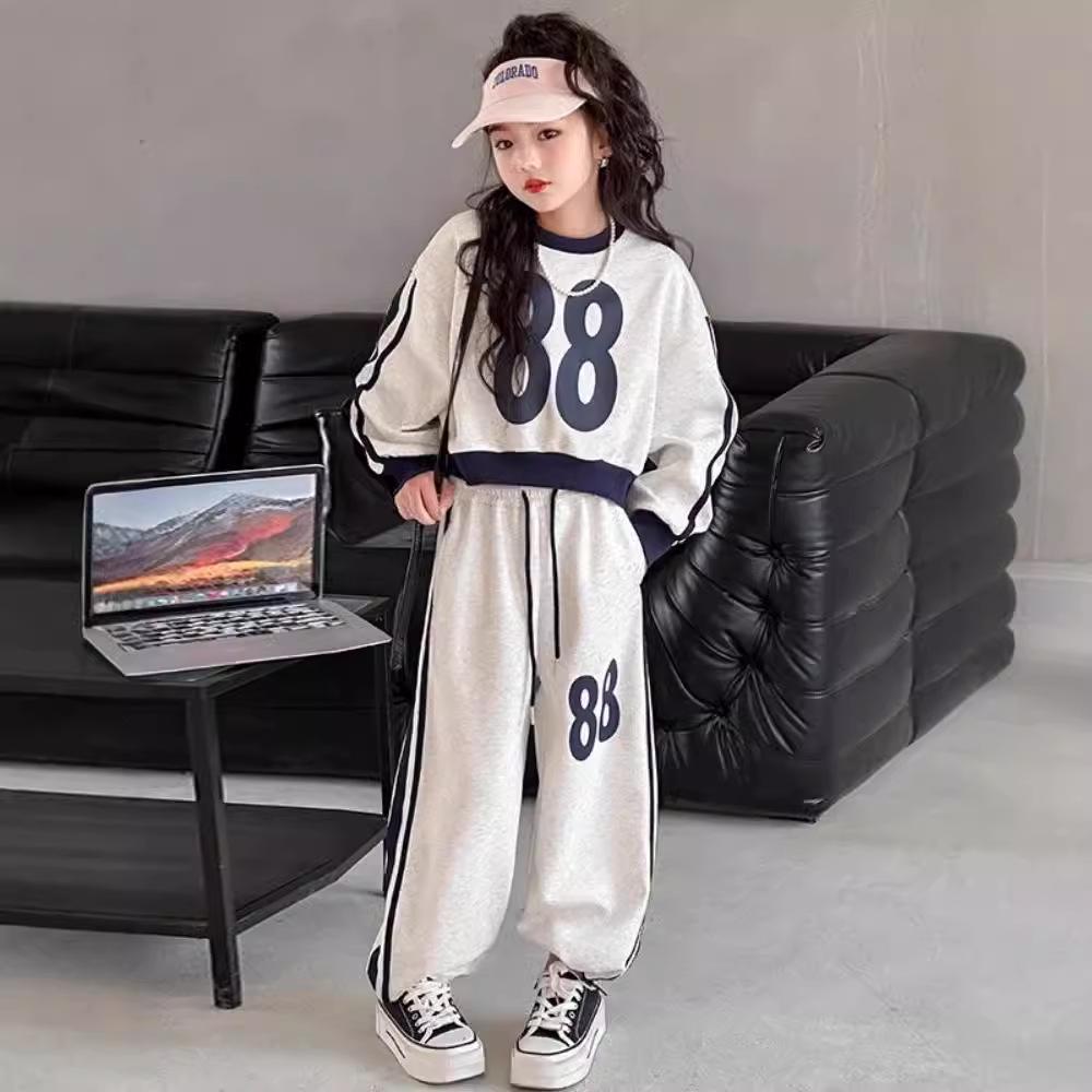 2024 Spring Fashion Girls' Loose Two-Piece Sportswear Set for Medium and Large Children.