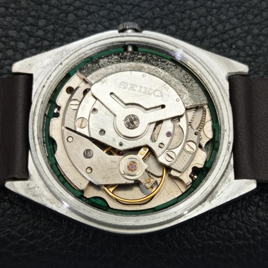 AUTOMATIC VINTAGE SEIKO 5 JAPAN MENS SILVER COLOR DIAL WATCH a701231-5 R206a-a701231