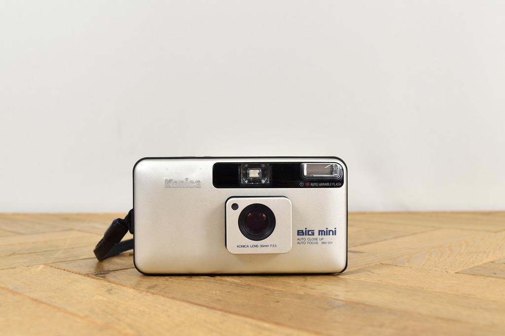 Konica Big Mini 35mm Film Camera Japan For Parts Repair Power On Shutter NG