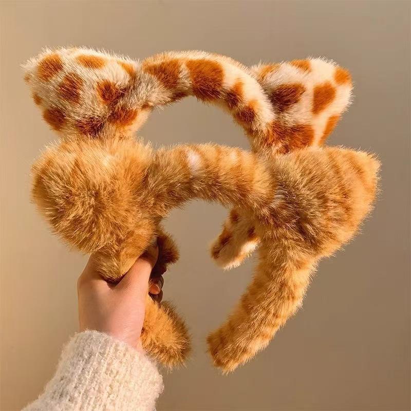 Christmas Orange Cat Plush Headband: Women's Cute Photo Prop for Amusement Parks, Performances, Makeup, and Face Washing.