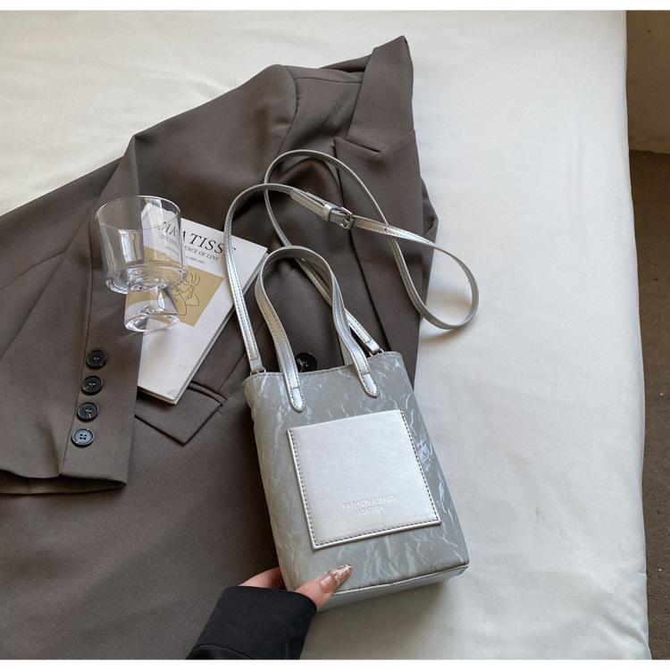 

Hand carry high-end trendy small square bag 2025 new Korean version fashionable simple shoulder bag niche design messenger bag bag