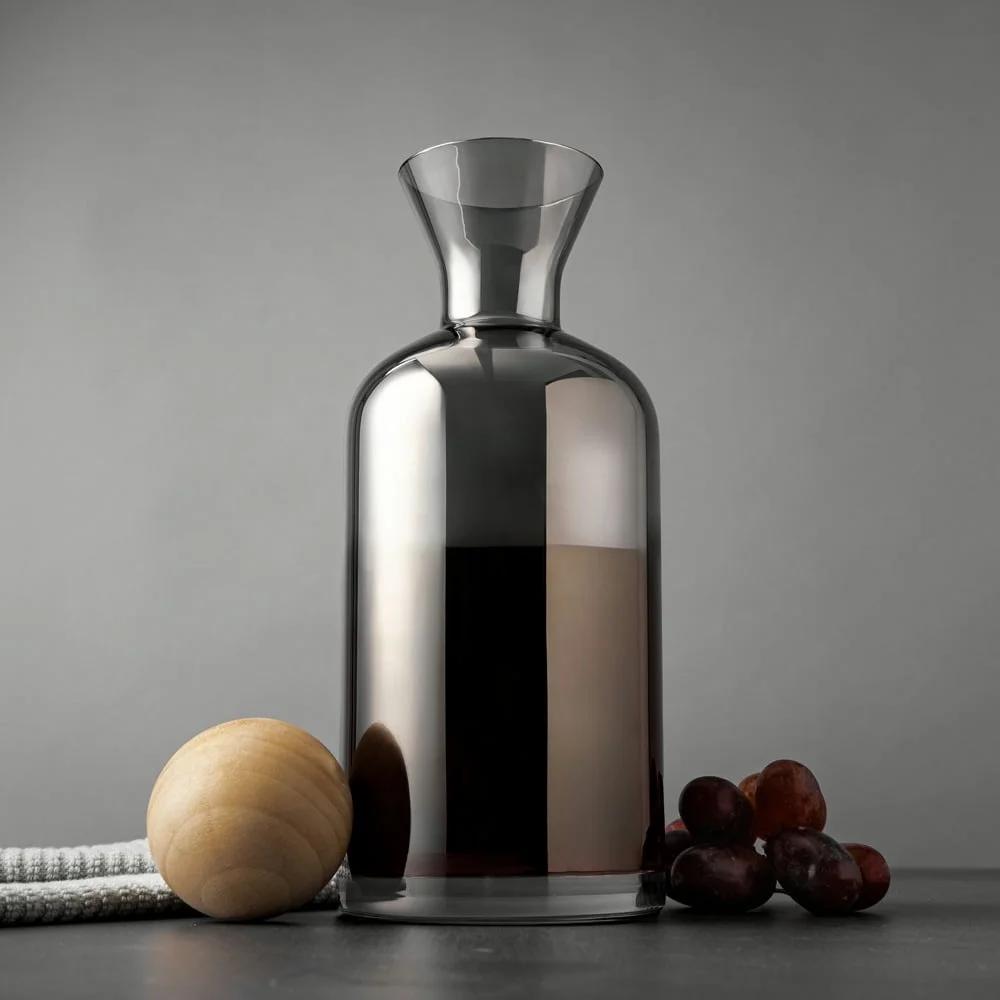 Stylish Glass Carafe with Rubber Wood Stopper Ideal Serving Water Juice Cocktails Kitchen Decor Dining Essentials