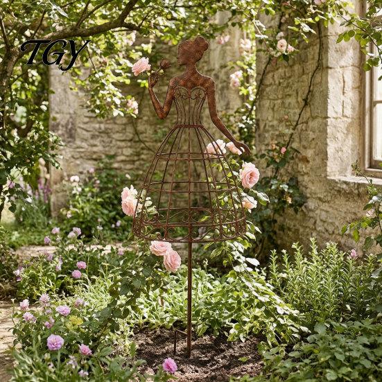 Künstlerische Pflanzenstütze für Sträucher, Vintage Lady Garten-Rankgitter-Pfahl, Rustikale Kunst-Dekoration für den Hof, Elegante Frauen-Silhouette, Weiblicher Pfahl für Kletterpflanzen