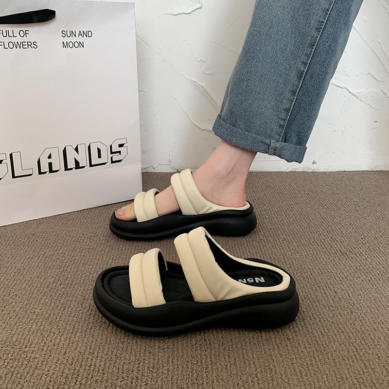 Тапочки на танкетке женские летние блестящие шлепанцы на платформе туфли на высоком — фото 8