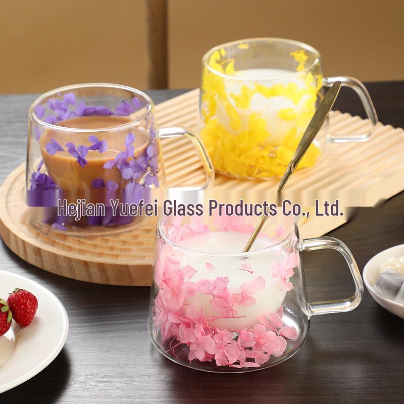 Elegant Double-Layer Glass Cup with Real Flower Design - Perfect for Coffee or Water, Made from High-Quality Borosilicate.