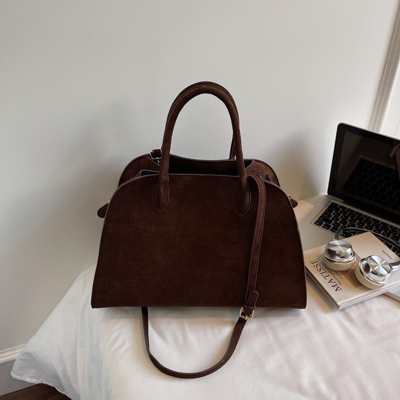 

2025 autumn and winter new bags, fashionable niche personalized shoulder bags, textured women s large-capacity messenger tote bags темно-коричневого