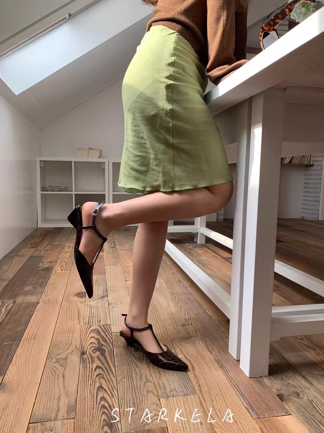 

Европейский и американский стиль, нишевая обувь с острым носком на высоком каблуке, женские тонкие каблуки, летняя одежда, сексуальные высококачественные босоножки с леопардовым принтом на высоком каблуке 43