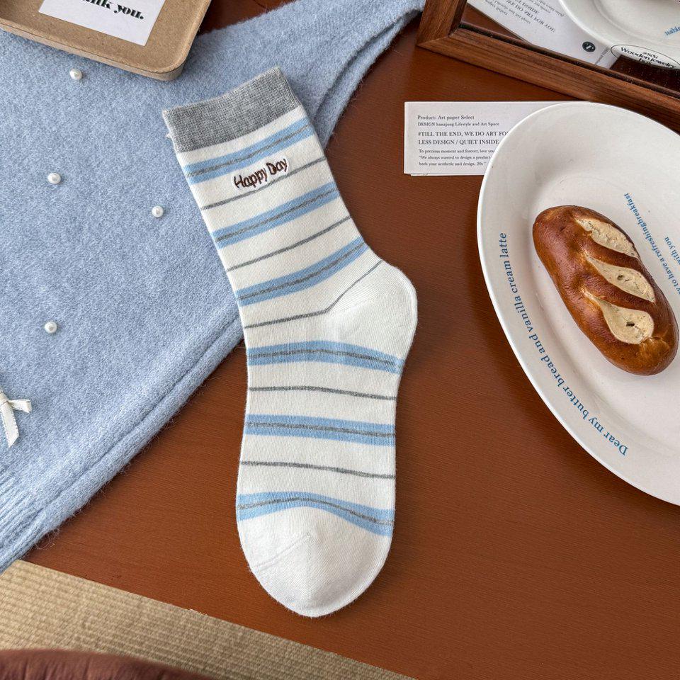 Forest-Style Puppy Cartoon Mid-Calf Cotton Women's Socks – Comfortable, Breathable, Embroidered, Seamless Slouch Design