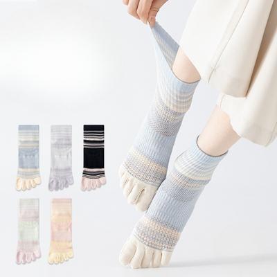Fünf-Zehen-Socken, Damen Mid-Calf Baumwolle Dünnes Netz Atmungsaktive Zehen-Trenn-Socken, Desodorierende und Schweißabsorbierende Lange Strümpfe