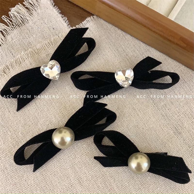 

Элегантные винтажные бархатные заколки с бантом во французском стиле в форме сердца со стразами и жемчугом, заколки для волос с растрепанной челкой, женские заколки