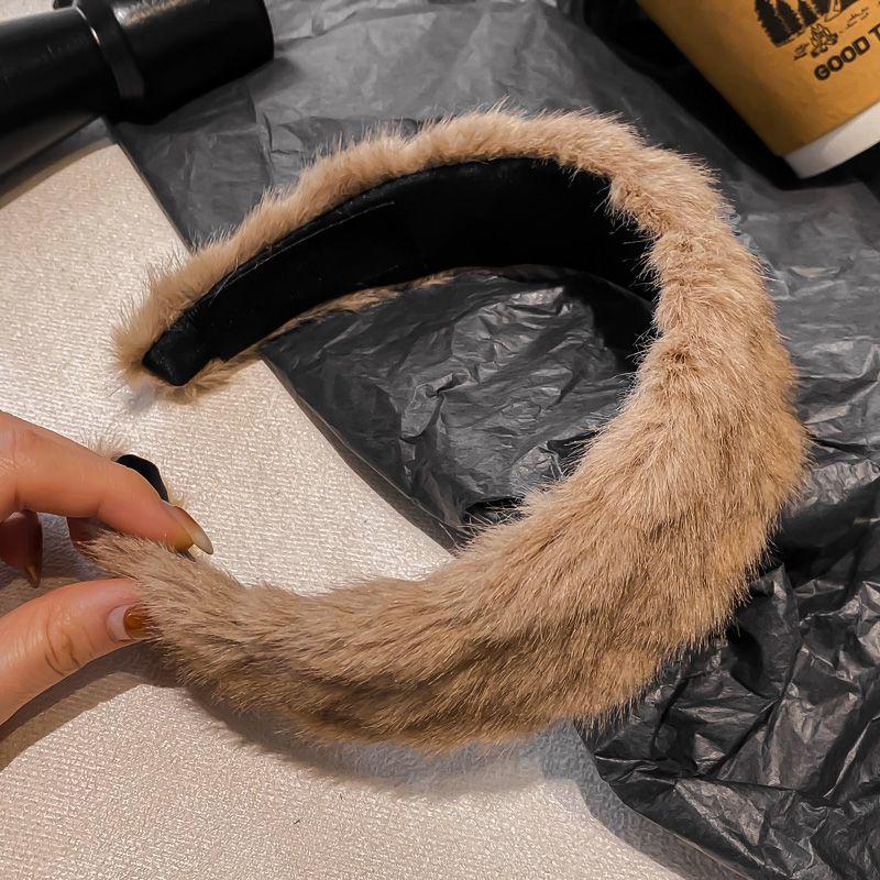 

Korean Style Wide-Edge Plush Headband for Women - Autumn/Winter High Skull Design, Daily Use
