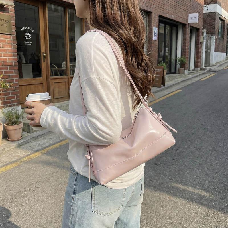 Shiny PU Shoulder Bag Women Fashion Crossbody Bag With Adjustable Strap Modern Design
