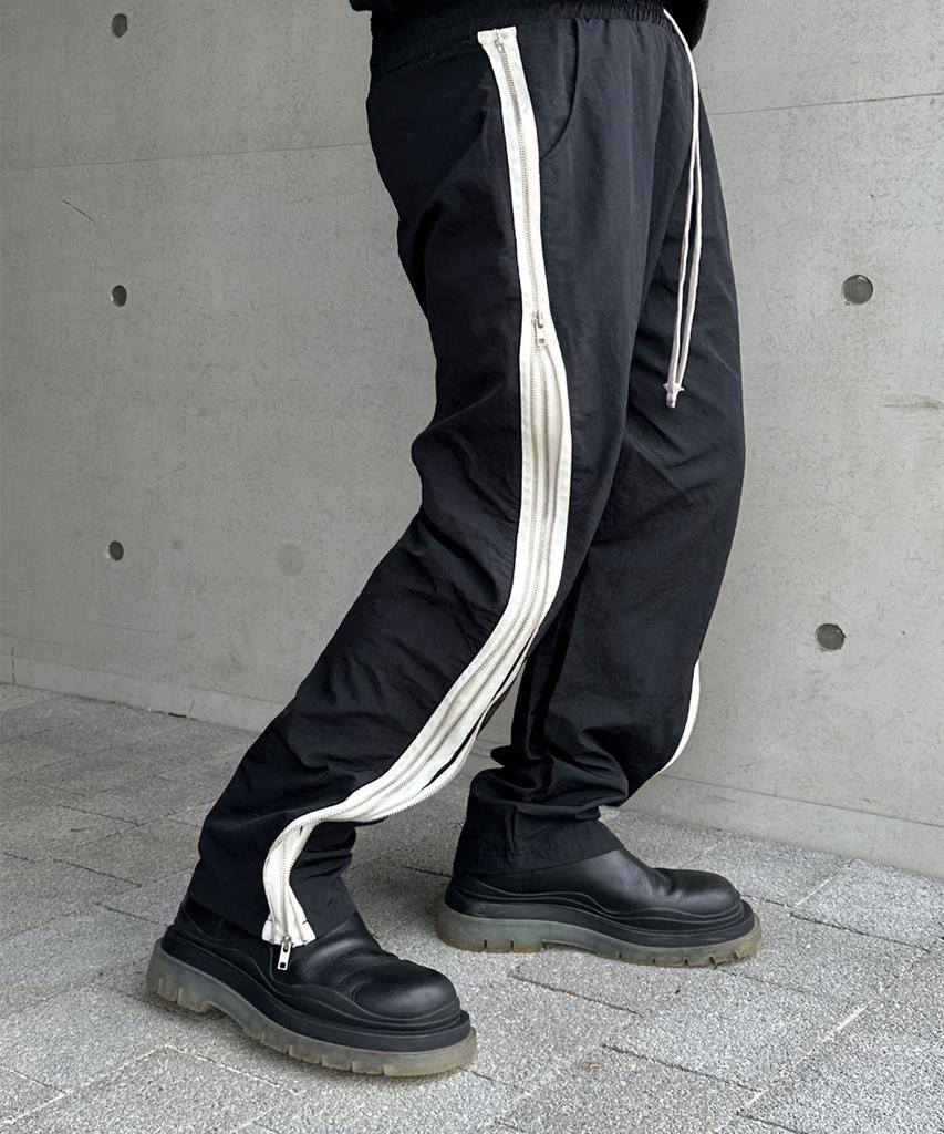 Keullako Nylon Twin Side Line Zipper Pants (Black)