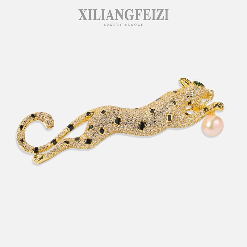 Western Liang Leopard Brooch: Zircon & Freshwater Pearl Pin