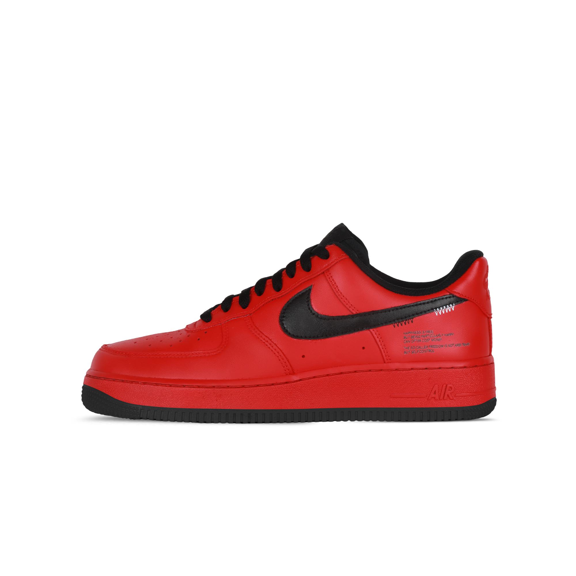 Nike Air Force 1 Sarkani zemi