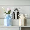 Vase à Fleurs Créatif en Céramique Peint à la Main avec Deux Oreilles, Vase à Rayures Créatives, Décoration pour Arrangements Floraux, Ornements de Table, Cadeaux pour la Maison