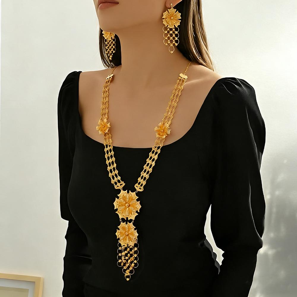 Dubai Gilded Flower Necklace & Earring Set with Ethnic Retro Court Style for Weddings and Banquets