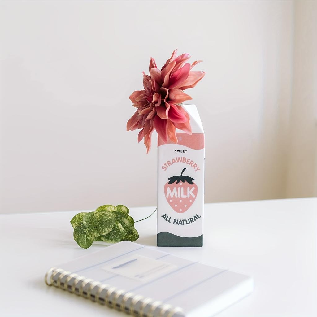 Vintage keramická váza ve tvaru krabice od jahodového mléka, obdélníková, dekorativní se svěží jahodou, design mléka, ideální pro domácí, kuchyňskou, kancelářskou dekoraci, roztomilé vázy